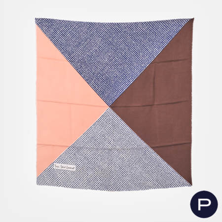 YVES SAINT LAURENT - 1970'S - CARRÉ