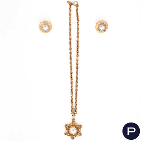 CHANEL X KARL LAGERFELD - 1980/90'S- DEMI-PARURE, COLLIER, PAIRE DE BOUCLES D'OREILLES