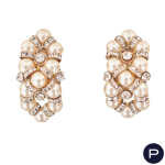 CHANEL X KARL LAGERFELD - 2000/10'S- PAIRE DE BOUCLES D'OREILLES