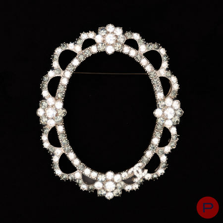 CHANEL - CIRCA 2015- BROCHE
