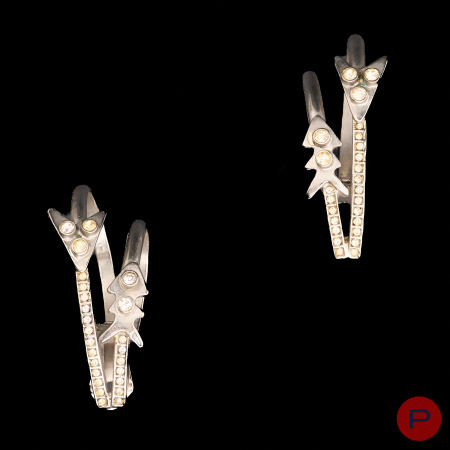 GIANNI VERSACE X UGO CORREANI  - CIRCA 1980- PAIRE DE BOUCLES D'OREILLES