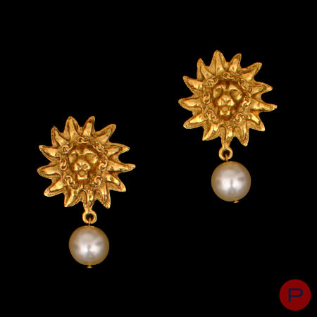 CHANEL- PAIRE DE BOUCLES D'OREILLES