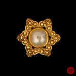CHANEL- BROCHE