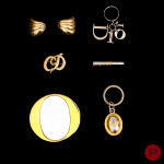 CHRISTIAN DIOR- PORTE-CLEFS, PAIRE DE BOUCLES D'OREILLES, BROCHE, PINCE, MIROIR