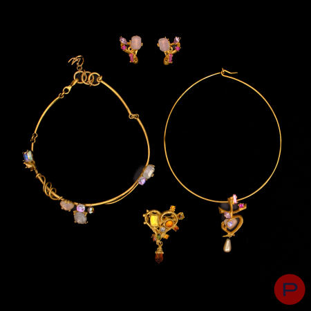 CHRISTIAN LACROIX - 1990/2000'S- COLLIERS, PAIRE DE BOUCLES D'OREILLES, BROCHE