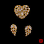 YVES SAINT LAURENT - 1980'S- PAIRE DE BOUCLES D'OREILLES, BROCHE-PENDENTIF