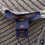 LOUIS VUITTON X NICOLAS GHESQUIÈRE - AUTOMNE-HIVER 2024/25 - ENSEMBLE, CARDIGAN, JUPE