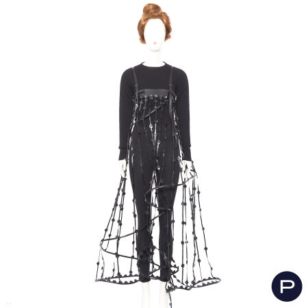 COMME DES GARÇONS NOIR KEI NINOMIYA - PRINTEMPS-ÉTÉ 2019 - ROBE SALOPETTE