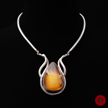 ANONYME- COLLIER TORQUE