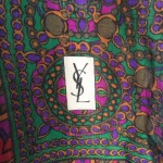 YVES SAINT LAURENT - CIRCA 1980 - GRAND CARRÉ