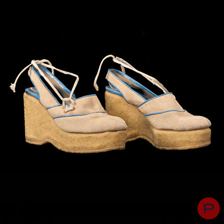 DOROTHÉE BIS - PRINTEMPS-ÉTÉ 1974 - PAIRE DE SANDALES