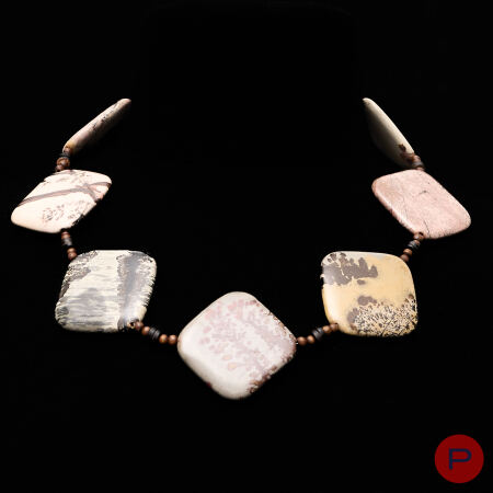 ANONYME- COLLIER