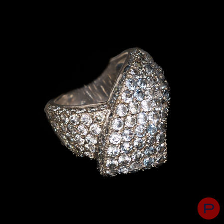 ANONYME- BAGUE