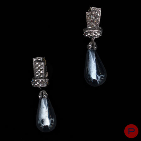 CHRISTIAN DIOR BOUTIQUE X JOHN GALLIANO - AUTOMNE-HIVER 1997/98- PAIRE DE BOUCLES D'OREILLES