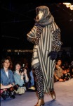 ISSEY MIYAKE - AUTOMNE-HIVER 1984/85 - ENSEMBLES, VESTE, PANTALON